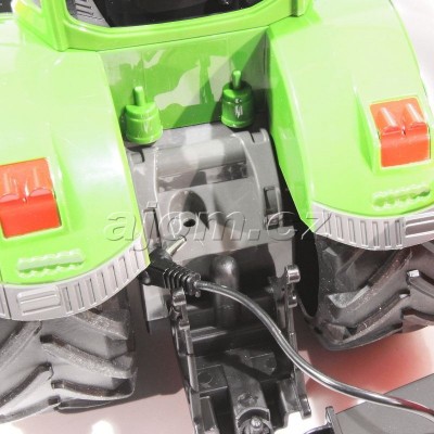 Traktor s vlečkou na dálkové ovládání 2,4 GHz