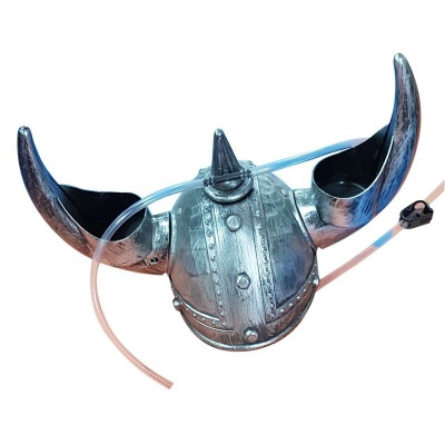 Vikingská helma s držáky na plechovky