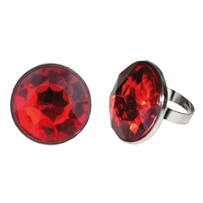 Prsten s červeným kamenem