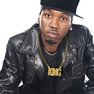 Kovový náhrdelník KING zlatý