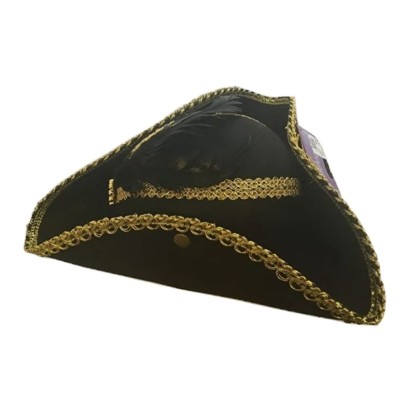 Historický třírohý klobouk s broží a peřím