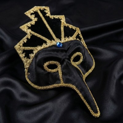 Benátská černá zlatá maska dlouhý nos