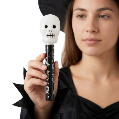 Halloween svítící lebka 18 cm