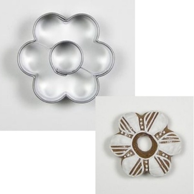 Vykrajovátko Kytička 38 x 35 mm se středem