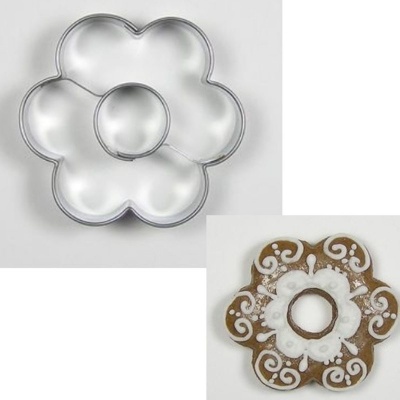 Vykrajovátko Kytička 52 x 47 mm se středem